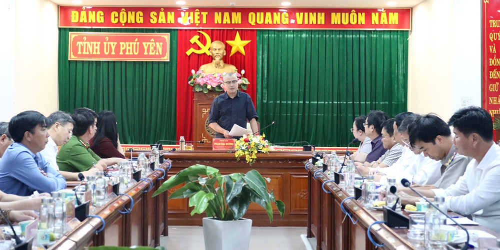 Đồng chí Phạm Đại Dương, Ủy viên Trung ương Đảng, Bí thư Tỉnh ủy, Trưởng đoàn ĐBQH tỉnh phát biểu tại buổi làm việc với Cục Thi hành án dân sự (THADS) tỉnh và các ngành liên quan đến công tác 